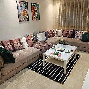  Appartement Luxury Living 3 Bedroom With Beautiful Balcony Space,